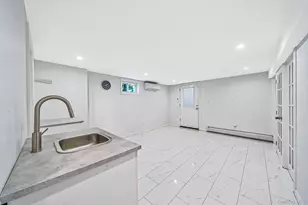 1 Munro Blvd, Valley Stream, NY 11581 - Photo 18