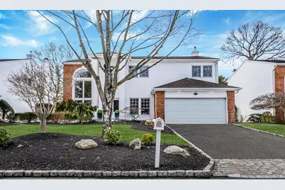 118 Fairway View Drive #118, Commack, NY 11725 - Photo 2