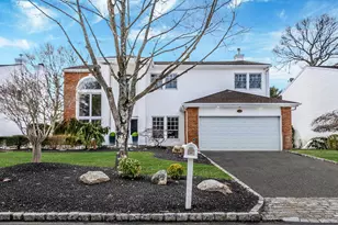 118 Fairway View Dr, Commack, NY 11725 - Photo 2