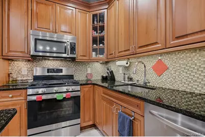 369 Trotting Lane, Westbury, NY 11590 - Photo 8