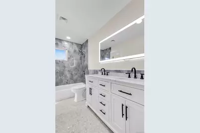 1554 Holiday Park Drive, Wantagh, NY 11793 - Photo 14