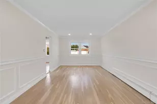 1554 Holiday Park Dr, Wantagh, NY 11793 - Photo 24