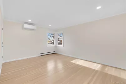 1554 Holiday Park Drive, Wantagh, NY 11793 - Photo 28