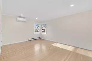 1554 Holiday Park Dr, Wantagh, NY 11793 - Photo 28