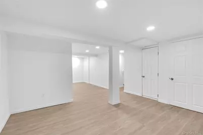 1554 Holiday Park Drive, Wantagh, NY 11793 - Photo 12