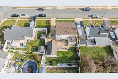 24 Ferndale Drive, Hicksville, NY 11801 - Photo 32