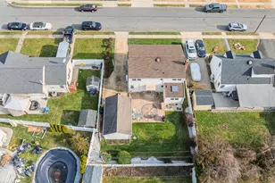 24 Ferndale Dr, Hicksville, NY 11801 - Photo 32