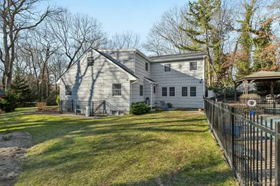 4 Paul Revere Lane, Centerport, NY 11721 - Photo 2