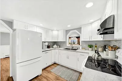 3843 Perry Street, Jefferson Valley, NY 10535 - Photo 6