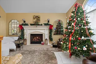 2 Pondside Ct, Mount Sinai, NY 11766 - Photo 4