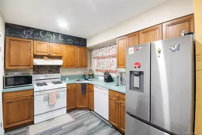 288 Feller Drive, Central Islip, NY 11722 - Photo 8