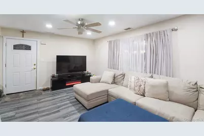 288 Feller Drive, Central Islip, NY 11722 - Photo 4