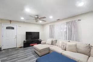 288 Feller Dr, Central Islip, NY 11722 - Photo 4