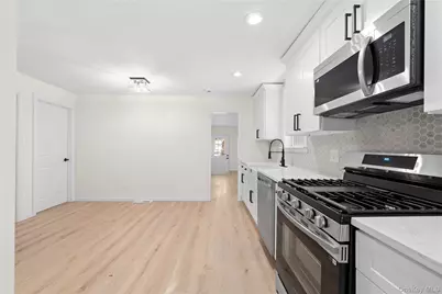 10 Pinedale Avenue, Farmingville, NY 11738 - Photo 10