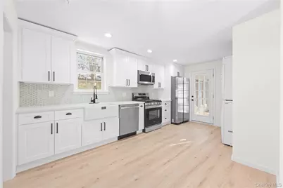 10 Pinedale Avenue, Farmingville, NY 11738 - Photo 8