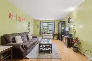 87-30 204th St, Hollis, NY 11423 - Photo 4