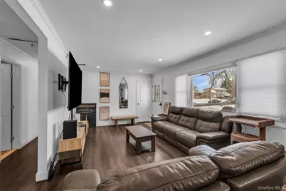 34 W Court Drive, Centereach, NY 11720 - Photo 8