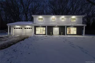 19 Stuyvesant Cir E, East Setauket, NY 11733 - Photo 4