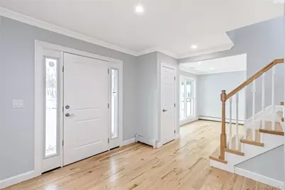 19 Stuyvesant Circle E, East Setauket, NY 11733 - Photo 6