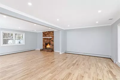 19 Stuyvesant Circle E, East Setauket, NY 11733 - Photo 18