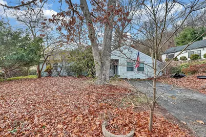 24 Piermont Court, Melville, NY 11747 - Photo 2
