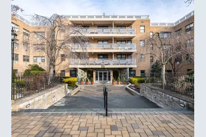 25 Park Place #2C, Great Neck, NY 11021 - Photo 8