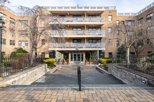 25 Park Pl, Great Neck, NY 11021 - Photo 8