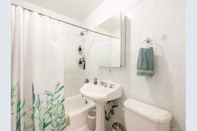 25 Park Place #2C, Great Neck, NY 11021 - Photo 16