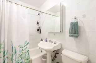 25 Park Pl, Great Neck, NY 11021 - Photo 16