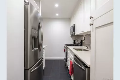 25 Park Place #2C, Great Neck, NY 11021 - Photo 14