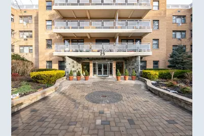 25 Park Place #2C, Great Neck, NY 11021 - Photo 32