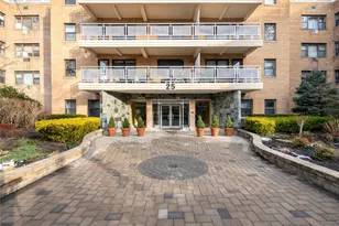 25 Park Pl, Great Neck, NY 11021 - Photo 32