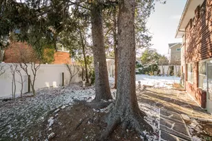 9 Walnut Pl, Massapequa, NY 11758 - Photo 20