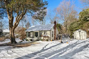 424 Main St, Quiogue, NY 11978 - Photo 2