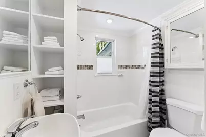 424 Main Street, Quiogue, NY 11978 - Photo 8