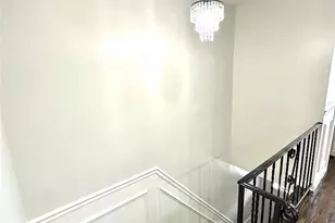 254-16 Craft Ave, Rosedale, NY 11422 - Photo 6