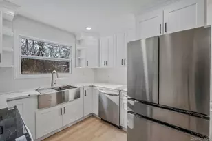 15 Terry Ct, North Babylon, NY 11703 - Photo 4