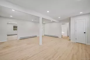 15 Terry Ct, North Babylon, NY 11703 - Photo 10