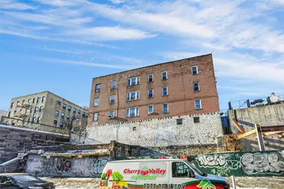 365 E 197th, Bronx, NY 10458 - Photo 8