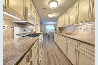 331 Clubhouse Court, Coram, NY 11727 - Photo 6