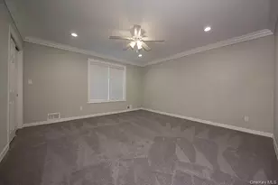 100 Villa D'Est Dr, Coram, NY 11727 - Photo 8