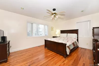 300 Pennsylvania Avenue, Mineola, NY 11501 - Photo 10