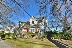 300 Pennsylvania Ave, Mineola, NY 11501 - Photo 32