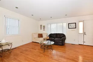 300 Pennsylvania Ave, Mineola, NY 11501 - Photo 4