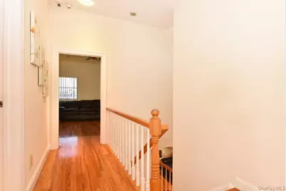 300 Pennsylvania Avenue, Mineola, NY 11501 - Photo 14