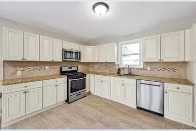 32 Longfellow Avenue, Westbury, NY 11590 - Photo 6