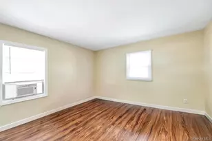 32 Longfellow Ave, Westbury, NY 11590 - Photo 18
