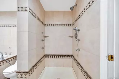 32 Longfellow Avenue, Westbury, NY 11590 - Photo 12