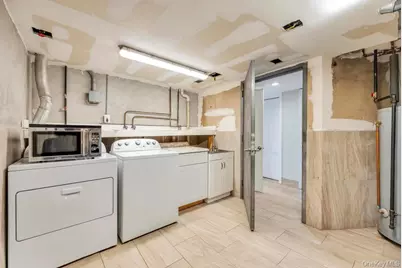 32 Longfellow Avenue, Westbury, NY 11590 - Photo 20