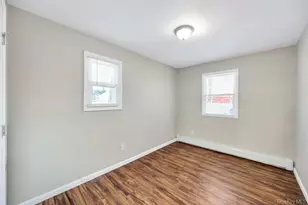 32 Longfellow Ave, Westbury, NY 11590 - Photo 4